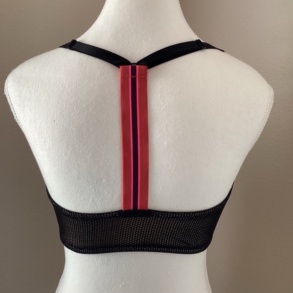 Elegant Black Lace Bra 34D.  Great for sleeveless or tank tops.